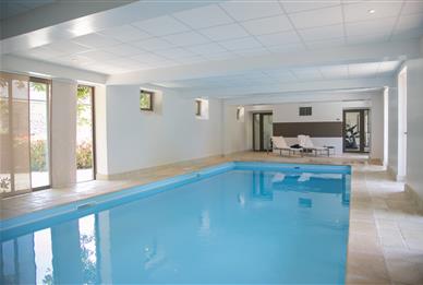 beheiztes Hallenbad