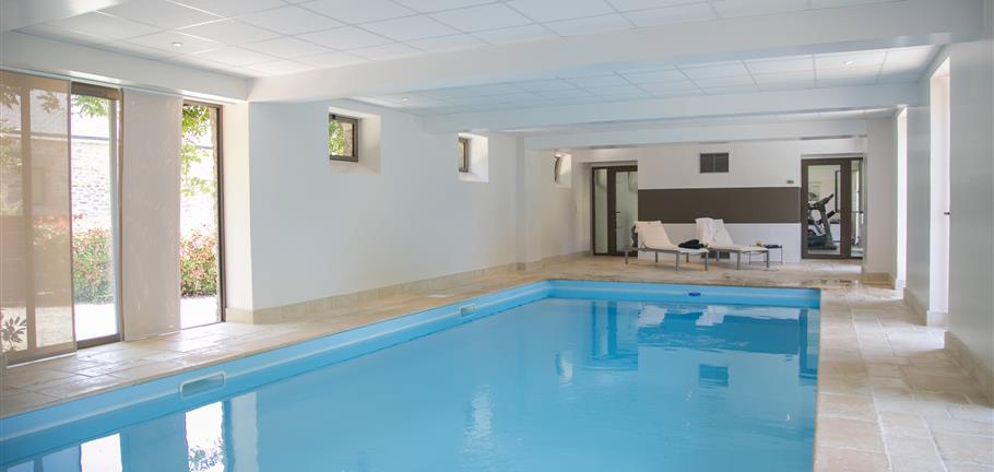 beheiztes Hallenbad