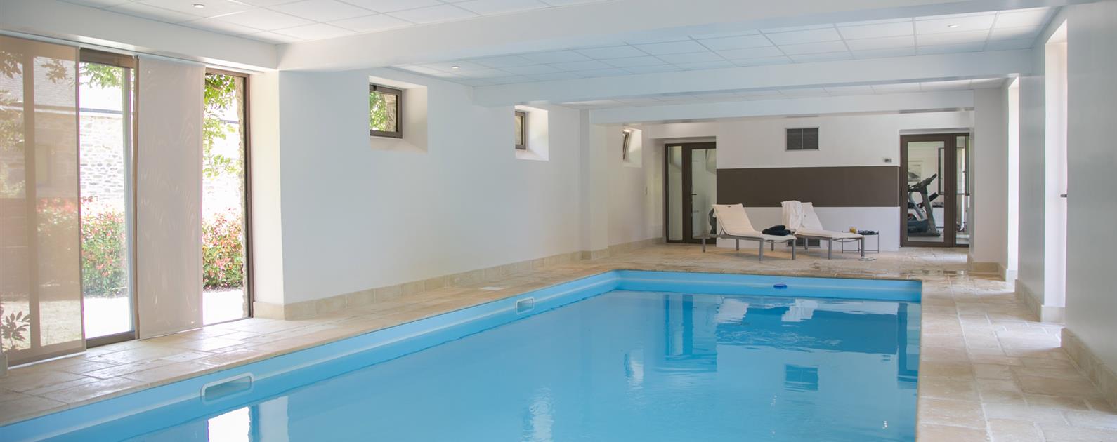 beheiztes Hallenbad